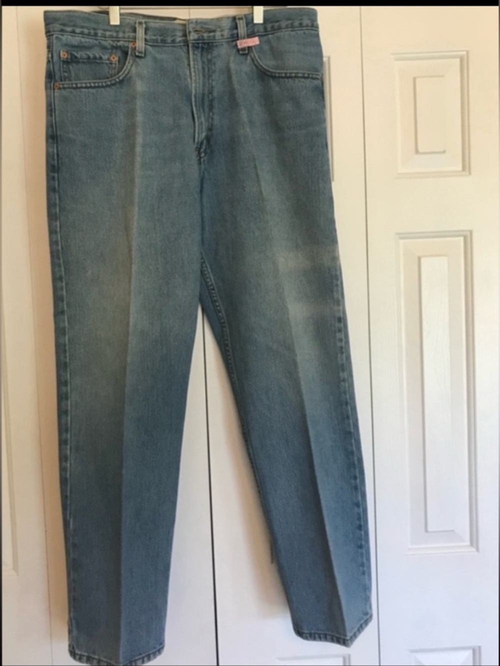 Levi’s 505 Regular Fit Classic Blue Denim Jeans. Medium Wash Color. Size 36x32.